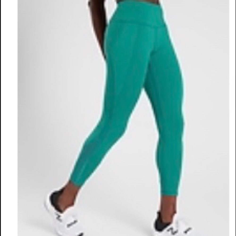 Athleta lightning stash pocket 7/8 tight. Medium